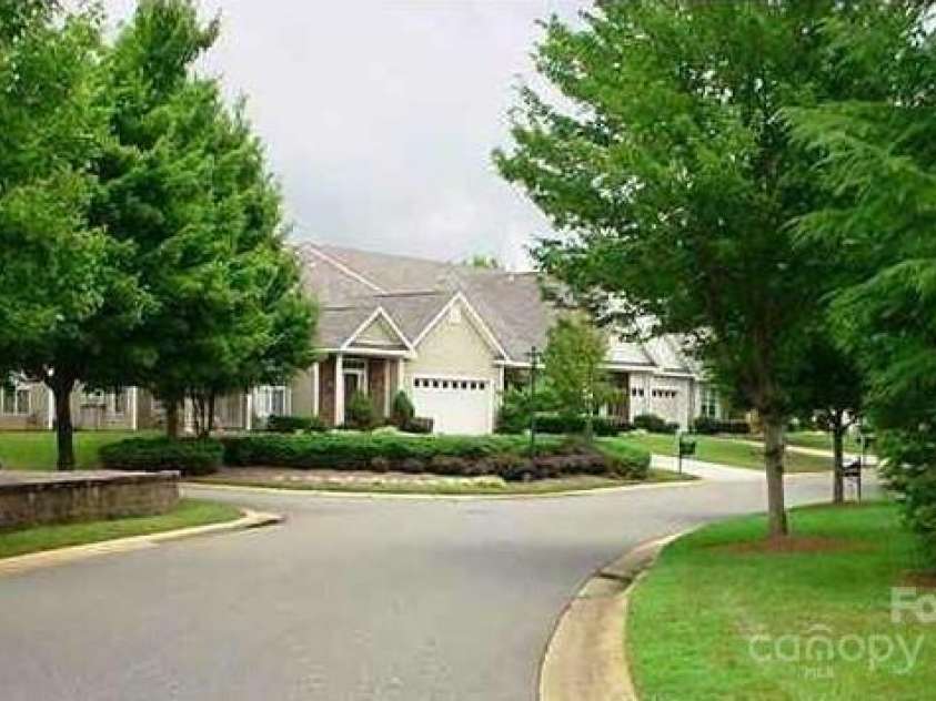 4492 Antelope Lane, Charlotte, NC 28269.  MLS# CAR4267983, YatesRealty ID 32016. 