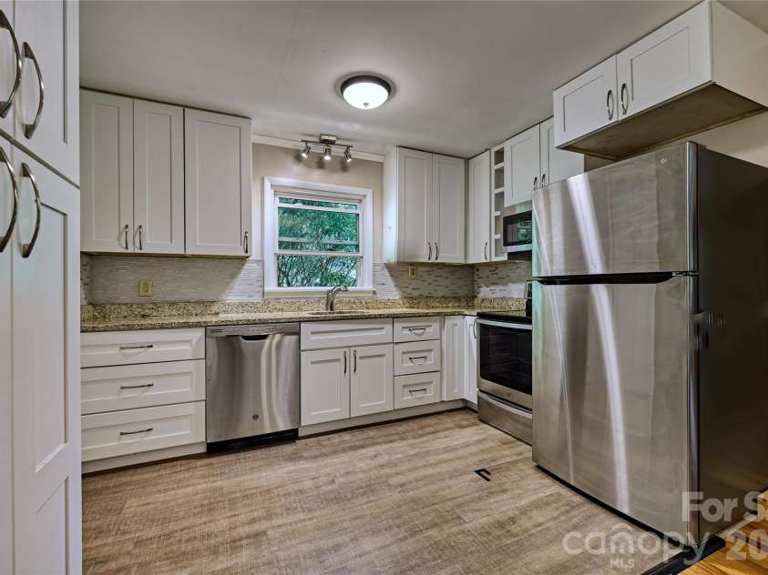 556 Shortoff Road, Highlands, NC 28741.  MLS# CAR4394862, YatesRealty ID 32017. 