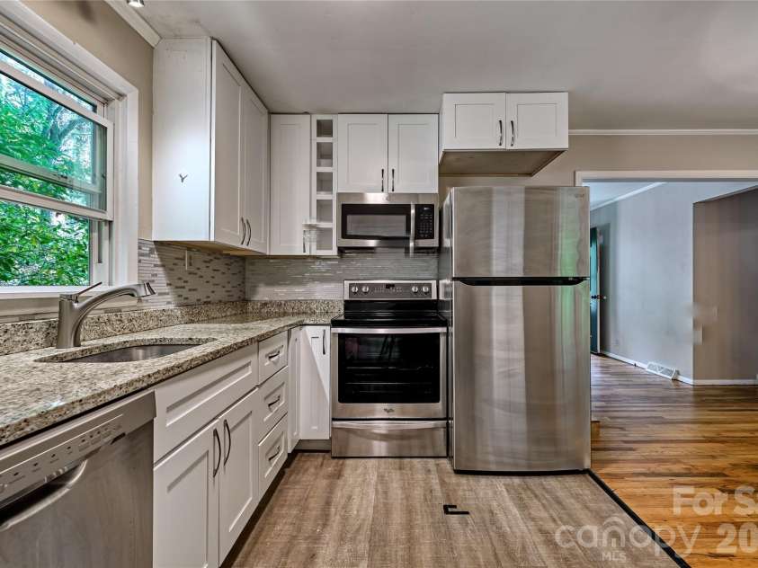 556 Shortoff Road, Highlands, NC 28741.  MLS# CAR4394862, YatesRealty ID 32017. 
