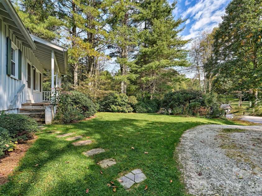 556 Shortoff Road, Highlands, NC 28741.  MLS# CAR4394862, YatesRealty ID 32017. 