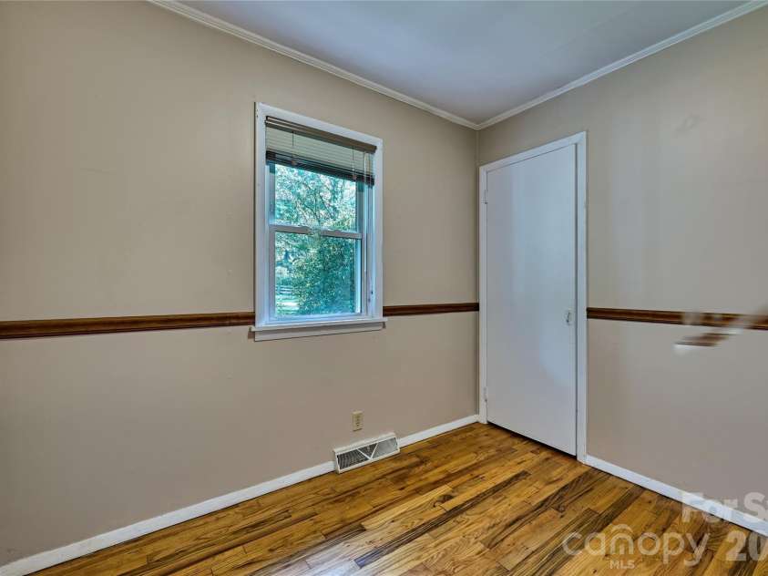 556 Shortoff Road, Highlands, NC 28741.  MLS# CAR4421496, YatesRealty ID 32017. 