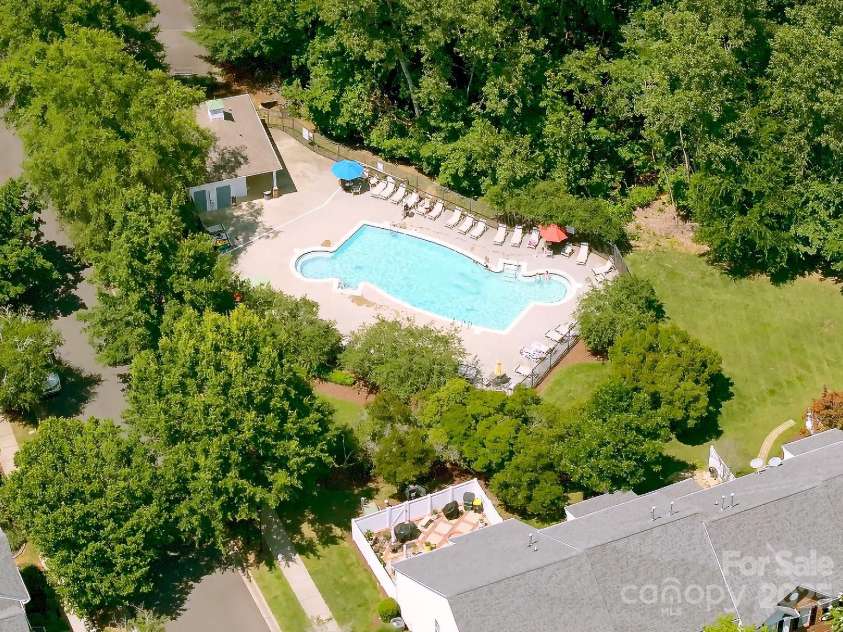 9511 Lina Ardrey Lane, Charlotte, NC 28277.  MLS# CAR4269974, YatesRealty ID 32018. Community pool