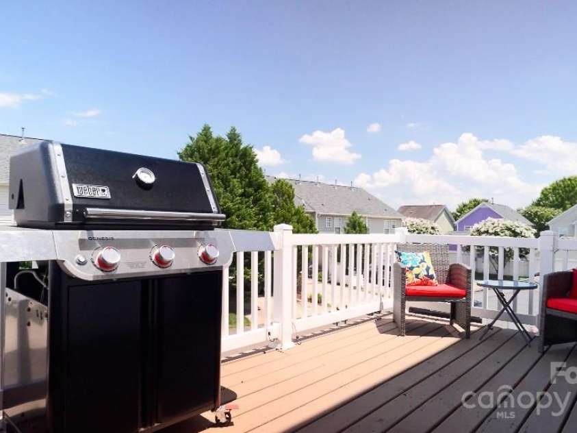 9511 Lina Ardrey Lane, Charlotte, NC 28277.  MLS# CAR4269974, YatesRealty ID 32018. Deck