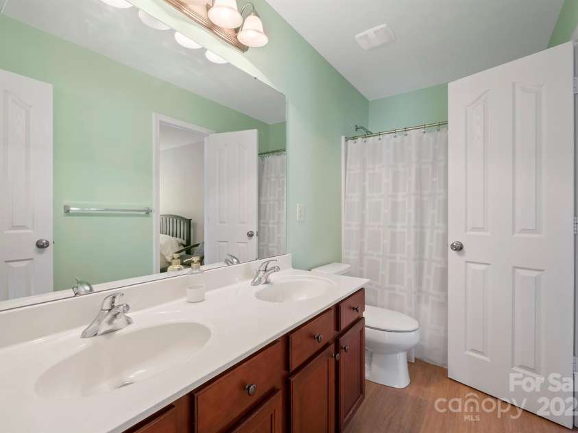 12820 Settlers Trail Court, Charlotte, NC 28278.  MLS# CAR4227282, YatesRealty ID 3202. Bath #2