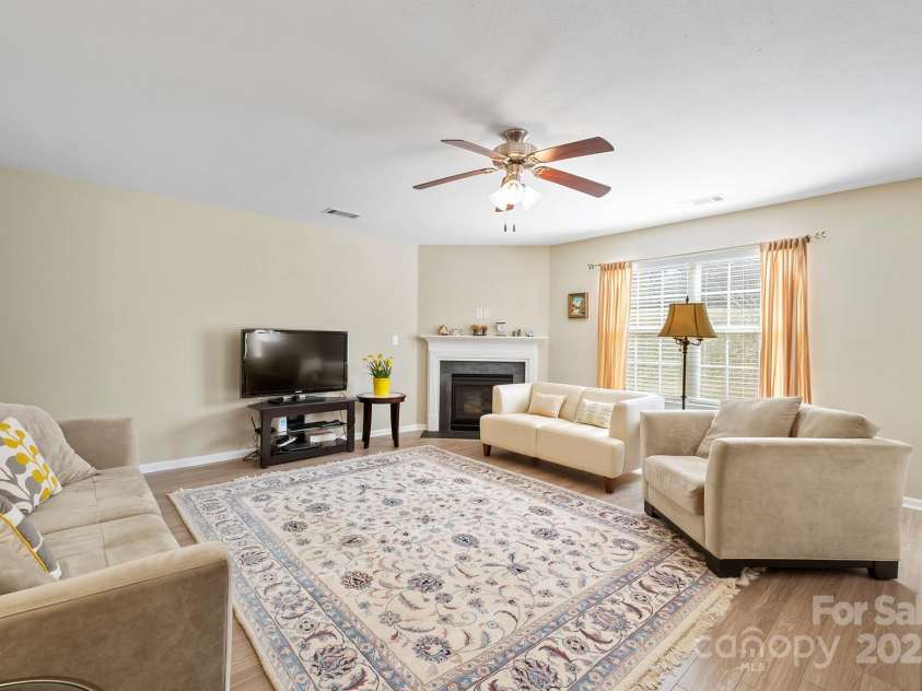 12820 Settlers Trail Court, Charlotte, NC 28278.  MLS# CAR4227282, YatesRealty ID 3202. Great Room