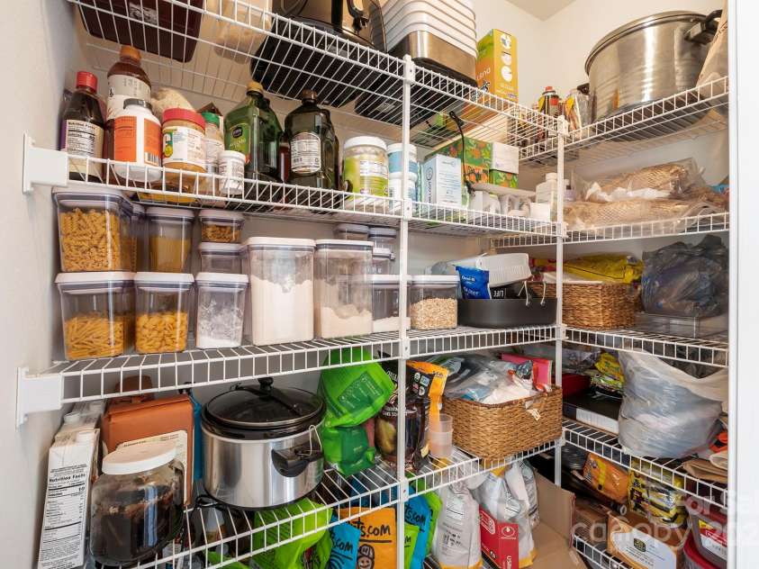 12820 Settlers Trail Court, Charlotte, NC 28278.  MLS# CAR4227282, YatesRealty ID 3202. Pantry