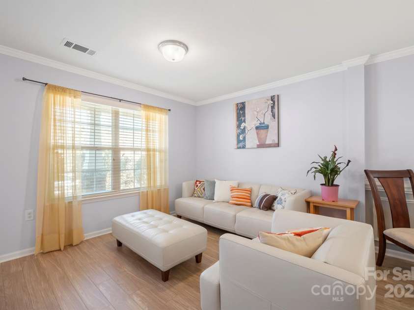 12820 Settlers Trail Court, Charlotte, NC 28278.  MLS# CAR4227282, YatesRealty ID 3202. Sitting Room