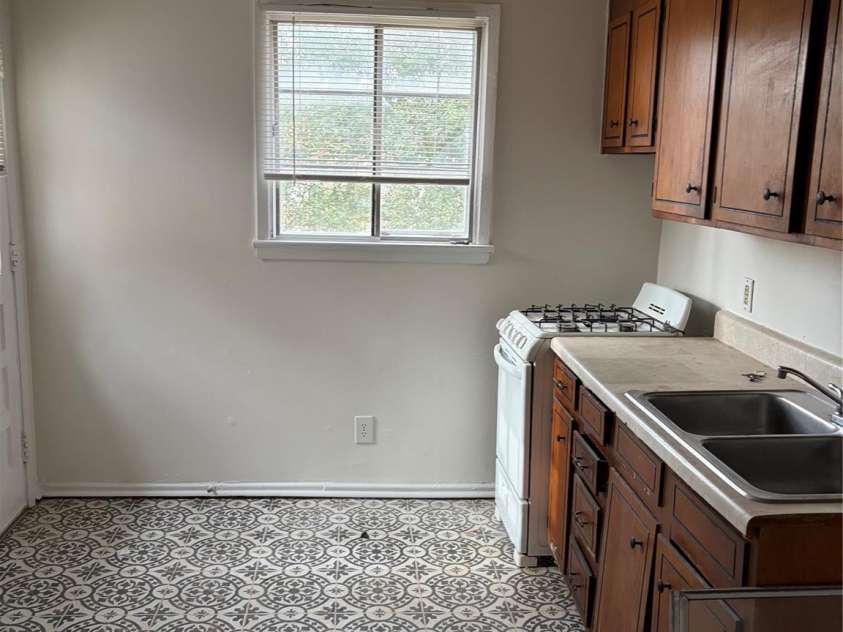 1914 Manteo Court, Charlotte, NC 28208.  MLS# CAR4310827, YatesRealty ID 3202. 