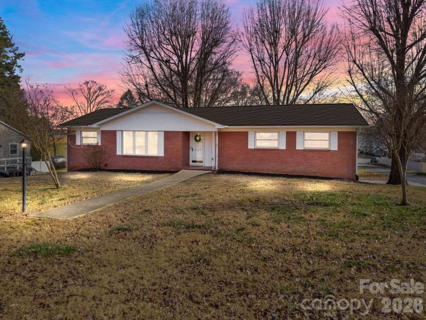 304 2nd Street, Oakboro, NC 28129.  MLS# CAR4334305, YatesRealty ID 3202. 