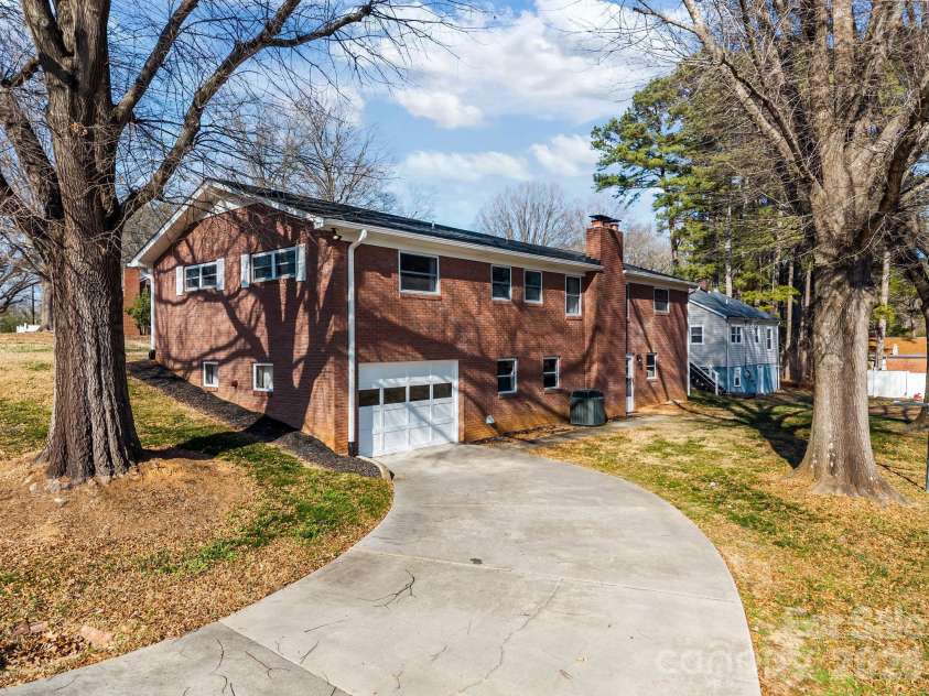 304 2nd Street, Oakboro, NC 28129.  MLS# CAR4334305, YatesRealty ID 3202. 