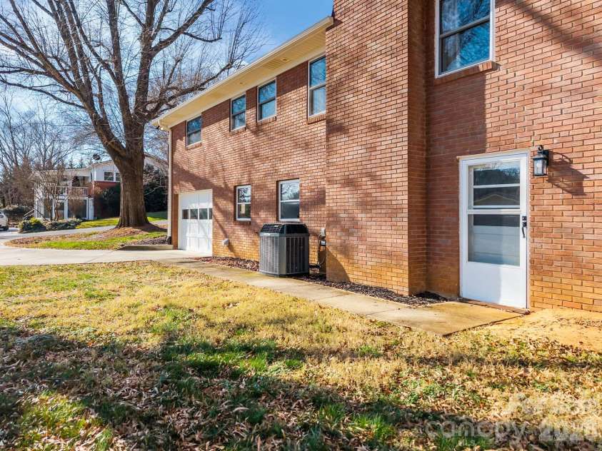 304 2nd Street, Oakboro, NC 28129.  MLS# CAR4334305, YatesRealty ID 3202. 