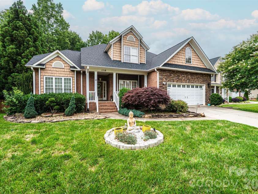 1718 30th Avenue Place, Hickory, NC 28601.  MLS# CAR4389524, YatesRealty ID 32020. 