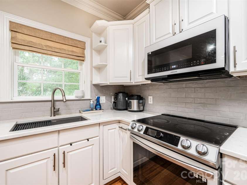 1718 30th Avenue Place, Hickory, NC 28601.  MLS# CAR4389524, YatesRealty ID 32020. 