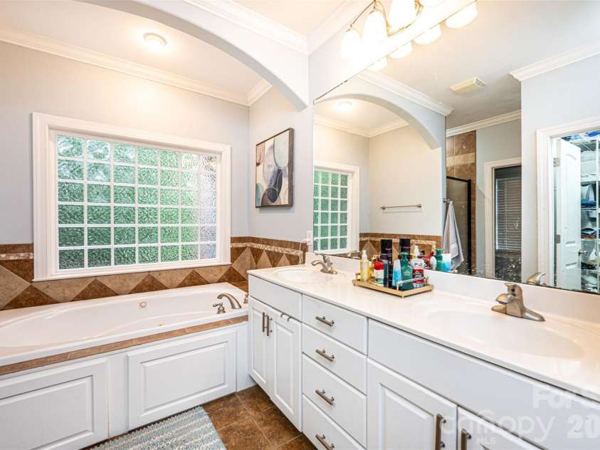 1718 30th Avenue Place, Hickory, NC 28601.  MLS# CAR4389524, YatesRealty ID 32020. 