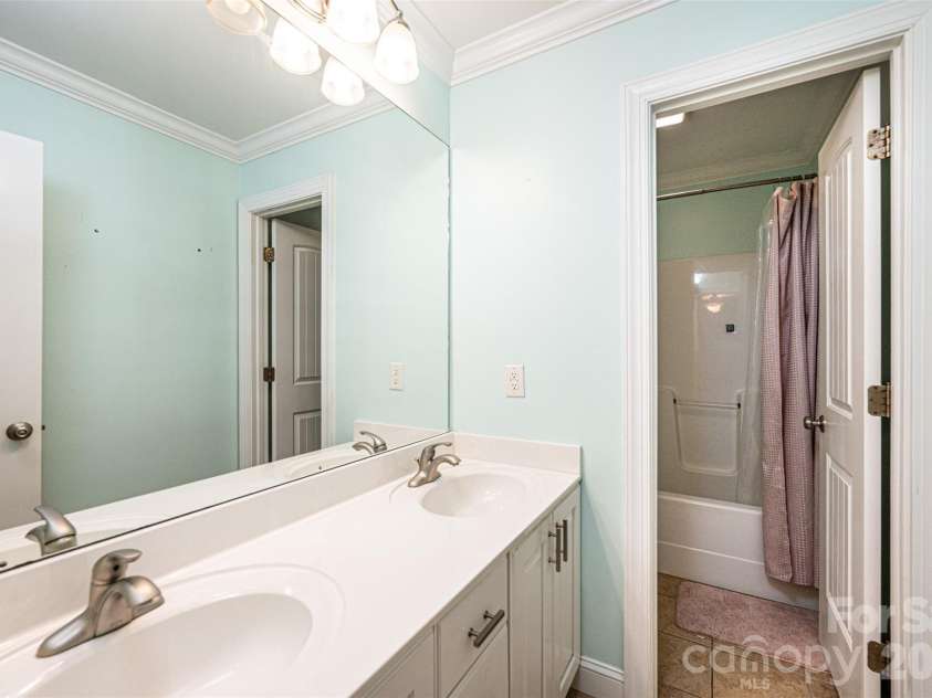 1718 30th Avenue Place, Hickory, NC 28601.  MLS# CAR4389524, YatesRealty ID 32020. 