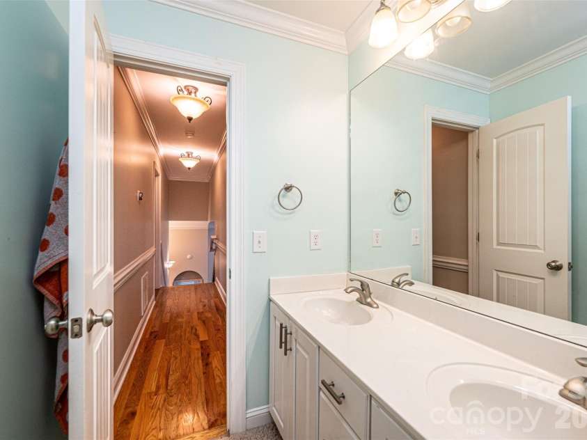 1718 30th Avenue Place, Hickory, NC 28601.  MLS# CAR4389524, YatesRealty ID 32020. 