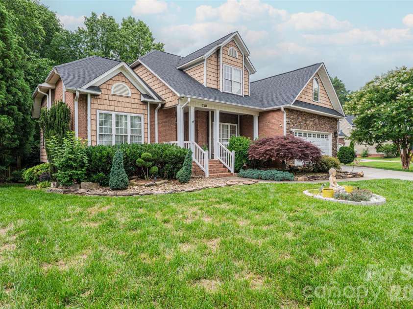 1718 30th Avenue Place, Hickory, NC 28601.  MLS# CAR4389524, YatesRealty ID 32020. 