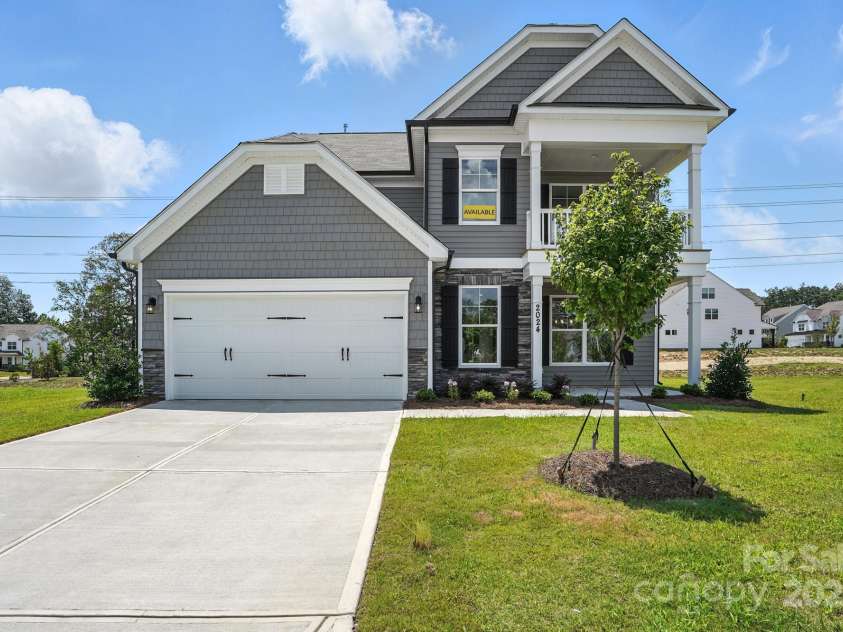 2024 Embassy Court, Charlotte, NC 28213.  MLS# CAR4210411, YatesRealty ID 32020. 
