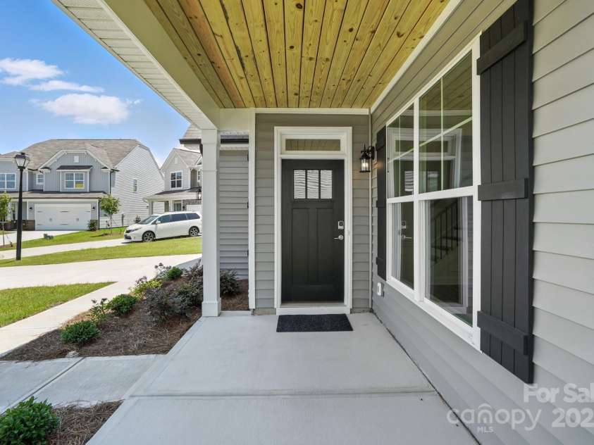 2024 Embassy Court, Charlotte, NC 28213.  MLS# CAR4210411, YatesRealty ID 32020. 