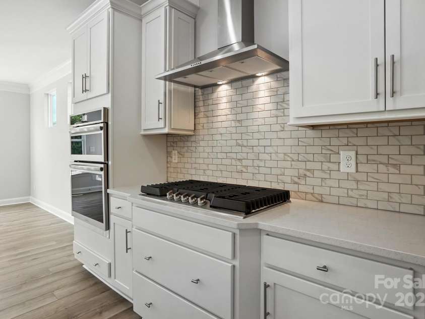 2024 Embassy Court, Charlotte, NC 28213.  MLS# CAR4210411, YatesRealty ID 32020. 