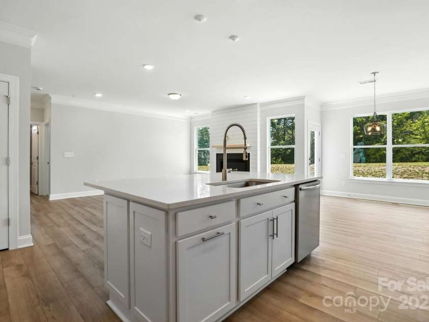 2024 Embassy Court, Charlotte, NC 28213.  MLS# CAR4210411, YatesRealty ID 32020. 