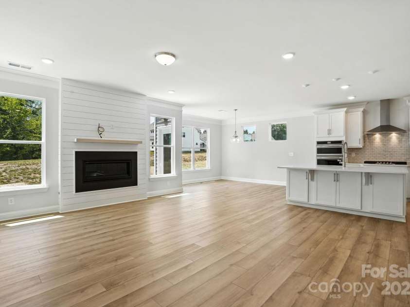 2024 Embassy Court, Charlotte, NC 28213.  MLS# CAR4210411, YatesRealty ID 32020. 