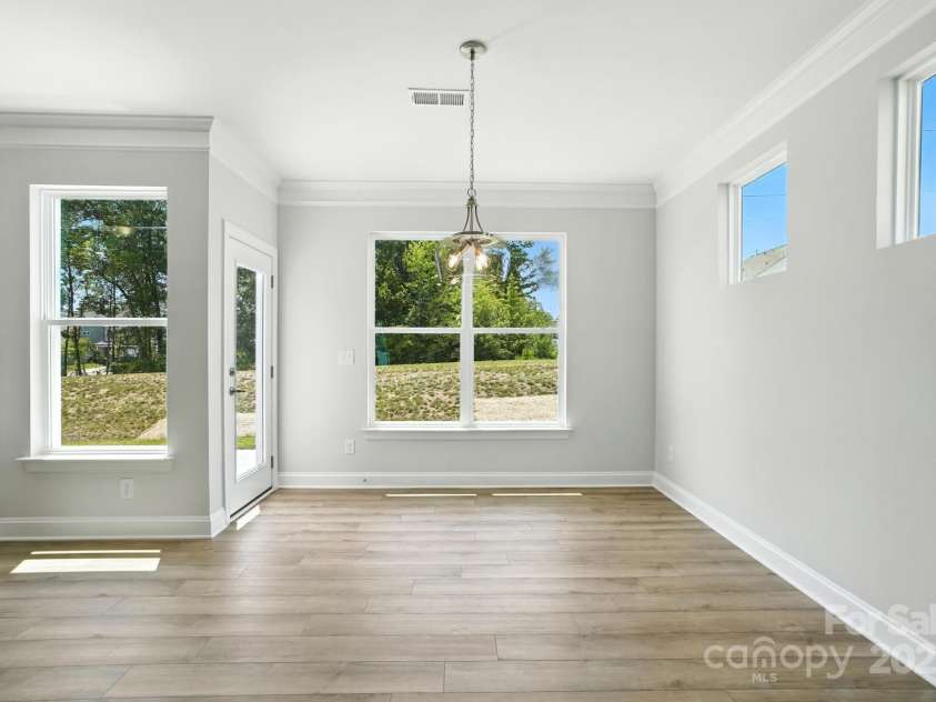 2024 Embassy Court, Charlotte, NC 28213.  MLS# CAR4210411, YatesRealty ID 32020. 