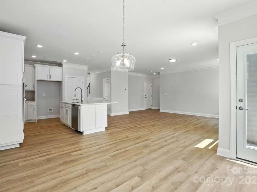 2024 Embassy Court, Charlotte, NC 28213.  MLS# CAR4210411, YatesRealty ID 32020. 