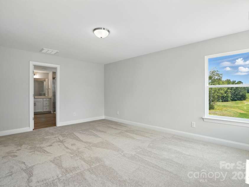 2024 Embassy Court, Charlotte, NC 28213.  MLS# CAR4210411, YatesRealty ID 32020. 