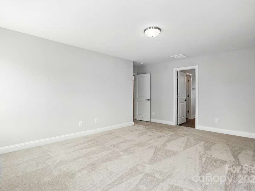 2024 Embassy Court, Charlotte, NC 28213.  MLS# CAR4210411, YatesRealty ID 32020. 