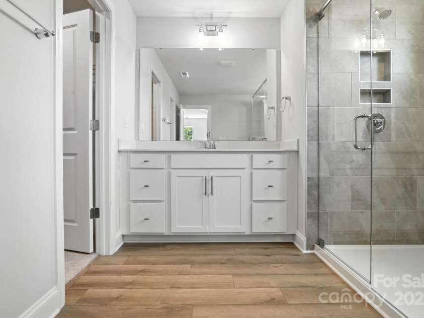 2024 Embassy Court, Charlotte, NC 28213.  MLS# CAR4210411, YatesRealty ID 32020. 