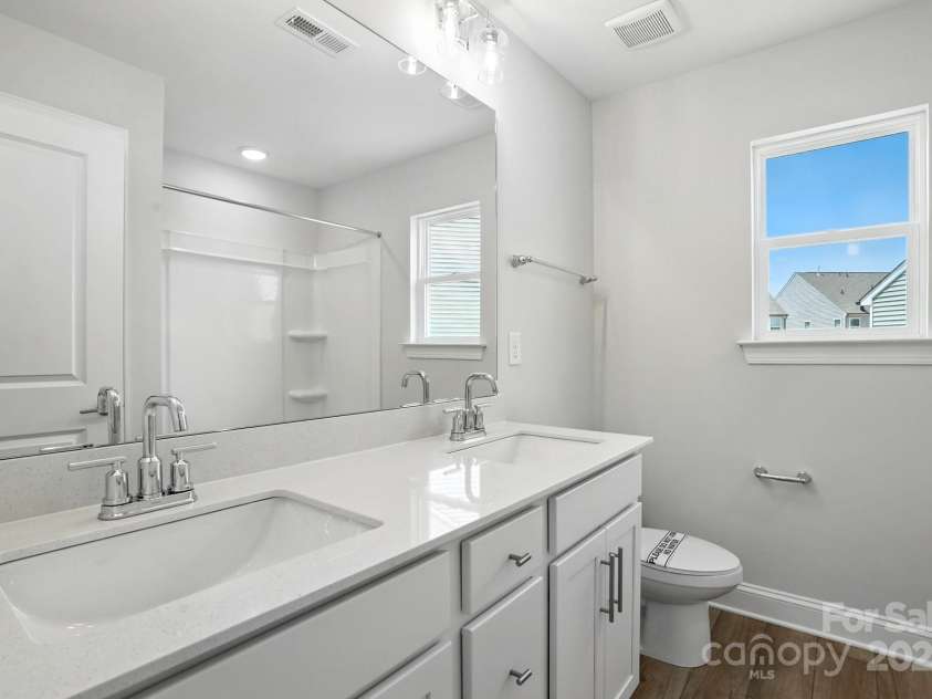 2024 Embassy Court, Charlotte, NC 28213.  MLS# CAR4210411, YatesRealty ID 32020. 