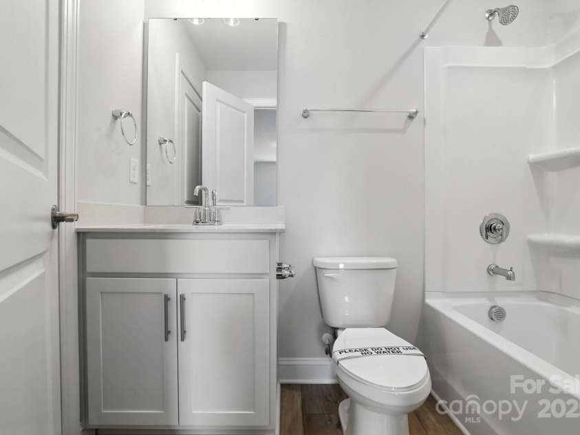 2024 Embassy Court, Charlotte, NC 28213.  MLS# CAR4210411, YatesRealty ID 32020. 