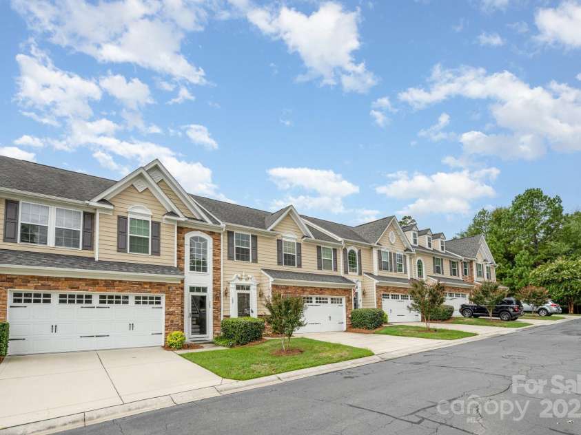 209 Chartwell Lane, Tega Cay, SC 29708.  MLS# CAR4289607, YatesRealty ID 32021. 