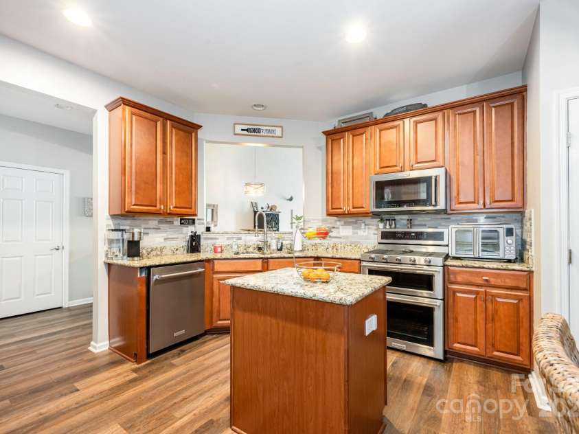 209 Chartwell Lane, Tega Cay, SC 29708.  MLS# CAR4289607, YatesRealty ID 32021. 