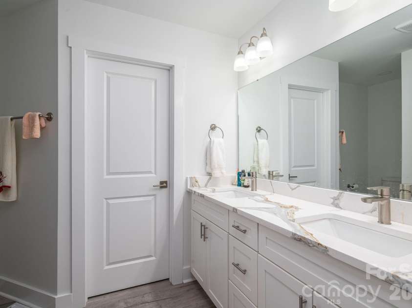2128 Chatfield Road, Shelby, NC 28150.  MLS# CAR4389467, YatesRealty ID 32021. Bathroom