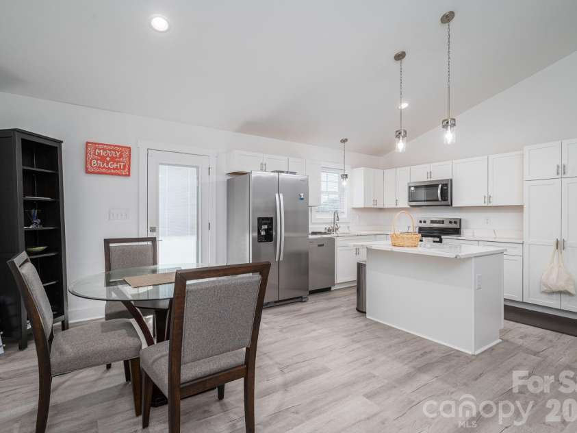 2128 Chatfield Road, Shelby, NC 28150.  MLS# CAR4389467, YatesRealty ID 32021. Eat in Kitchen