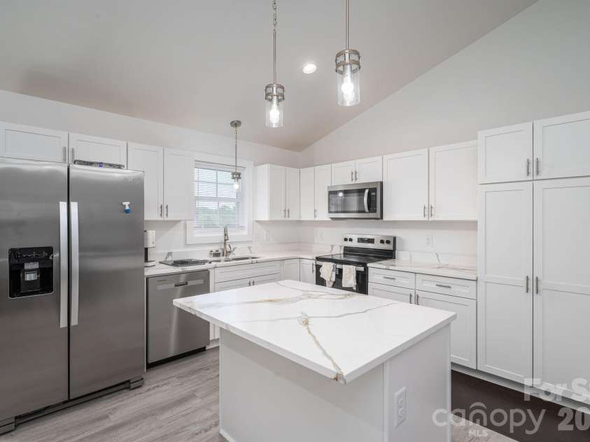 2128 Chatfield Road, Shelby, NC 28150.  MLS# CAR4389467, YatesRealty ID 32021. Oversized Island