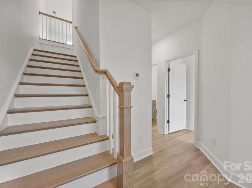 3225 Drift Street, Charlotte, NC 28278.  MLS# CAR4263768, YatesRealty ID 32022. Entry