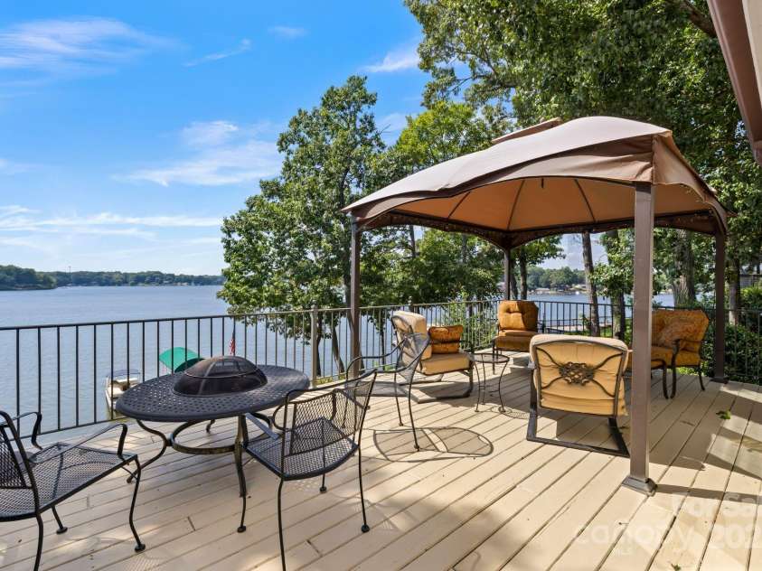 223 Larkspur Lane, Lexington, NC 27292.  MLS# CAR4286349, YatesRealty ID 32023. 