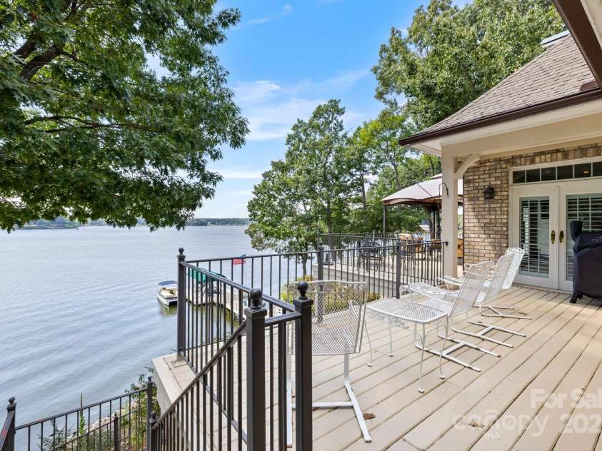 223 Larkspur Lane, Lexington, NC 27292.  MLS# CAR4286349, YatesRealty ID 32023. 