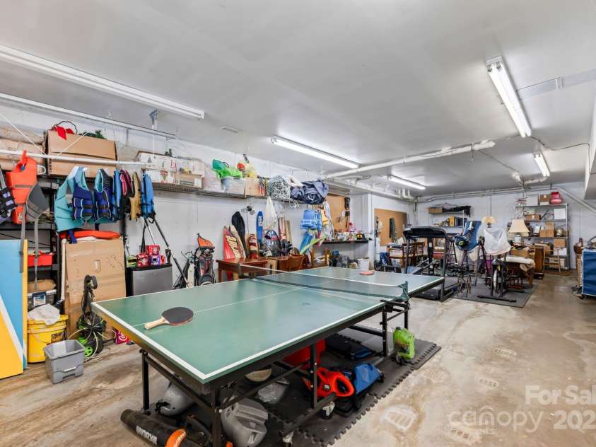 223 Larkspur Lane, Lexington, NC 27292.  MLS# CAR4286349, YatesRealty ID 32023. 