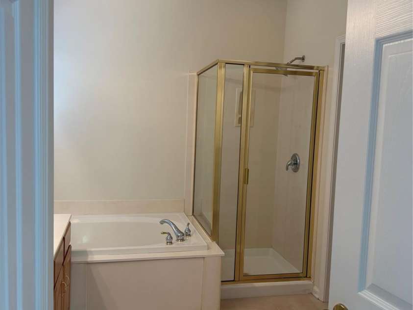 2334 Oberwood Drive, Charlotte, NC 28270.  MLS# CAR4393965, YatesRealty ID 32024. Primary Bath