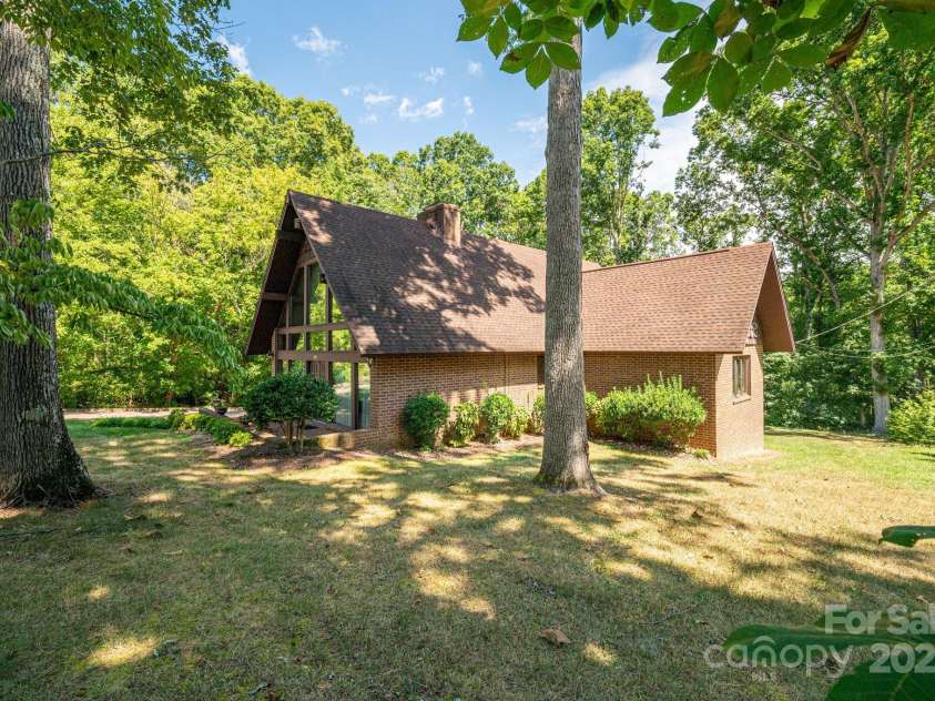 912 Marion Street, Shelby, NC 28150.  MLS# CAR4286694, YatesRealty ID 32024. 