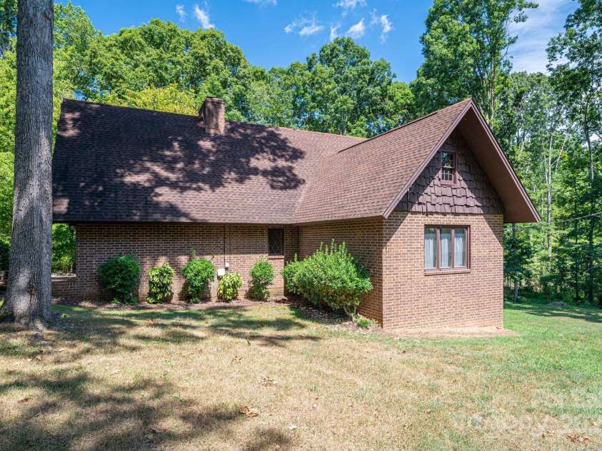 912 Marion Street, Shelby, NC 28150.  MLS# CAR4286694, YatesRealty ID 32024. 