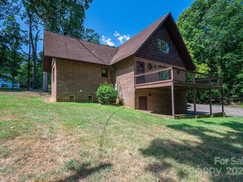 912 Marion Street, Shelby, NC 28150.  MLS# CAR4286694, YatesRealty ID 32024. 