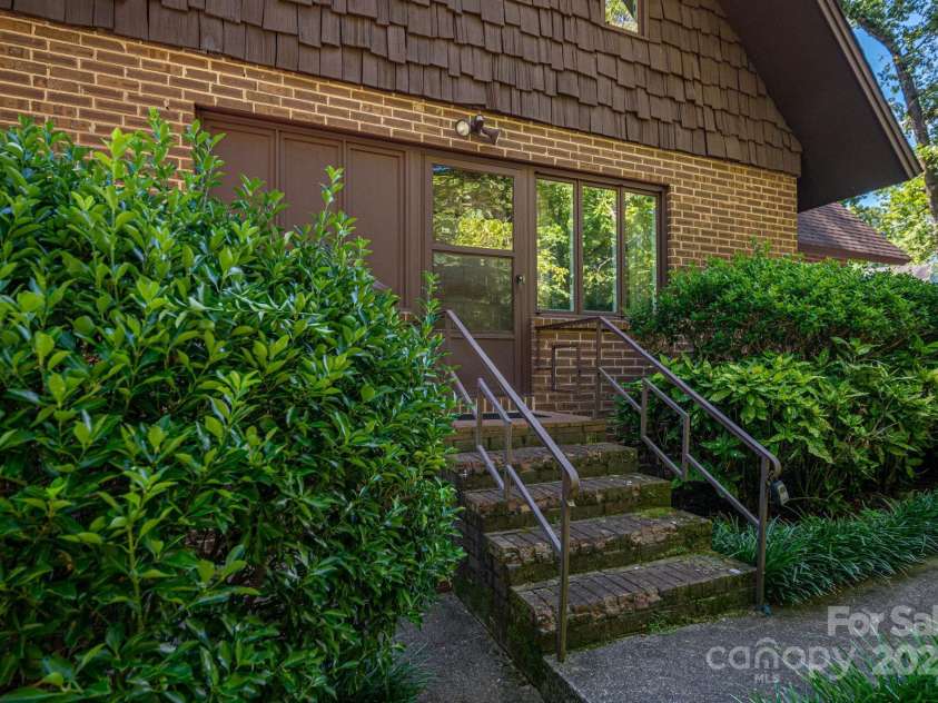 912 Marion Street, Shelby, NC 28150.  MLS# CAR4286694, YatesRealty ID 32024. 