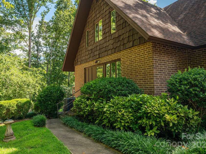 912 Marion Street, Shelby, NC 28150.  MLS# CAR4286694, YatesRealty ID 32024. 