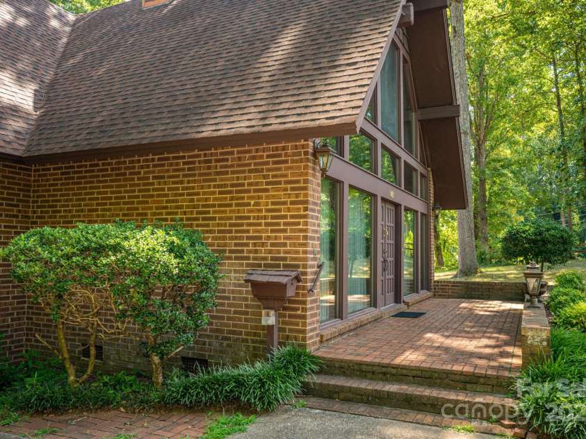 912 Marion Street, Shelby, NC 28150.  MLS# CAR4286694, YatesRealty ID 32024. 