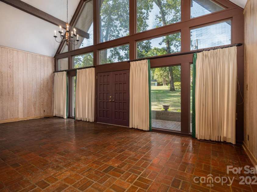 912 Marion Street, Shelby, NC 28150.  MLS# CAR4286694, YatesRealty ID 32024. 